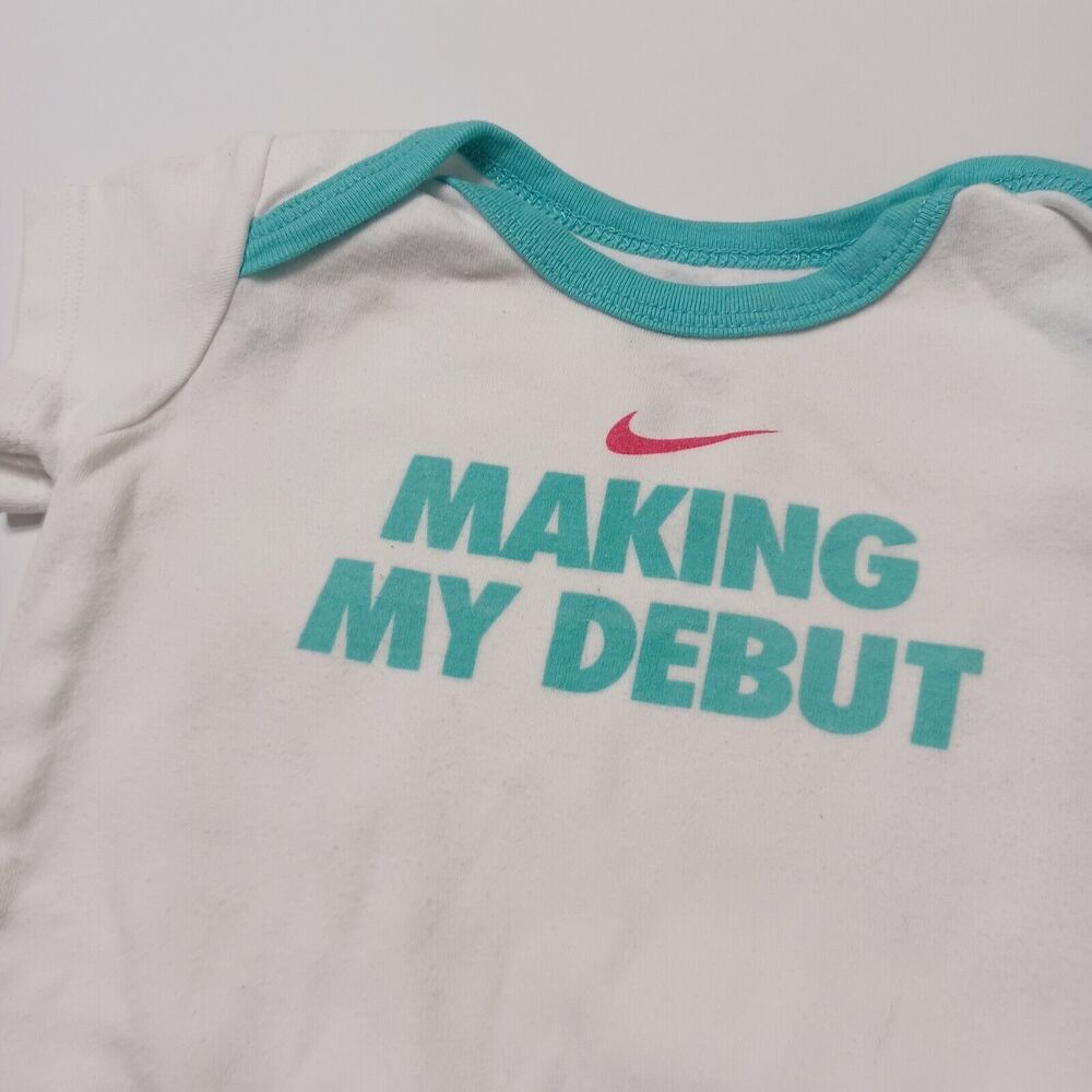 Nike Swoosh Baby Girl 12 Months Bodysuit White Short Sleeve Snap Making My Debut
